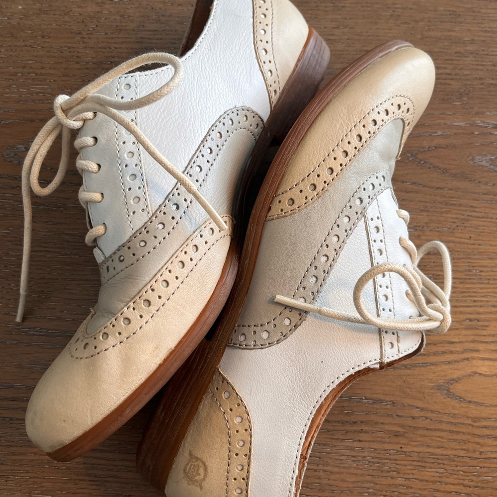 Born Two-Tone Cream and Light Tan Brogue Lace-Up Flats Size 9 - Picture 5 of 13